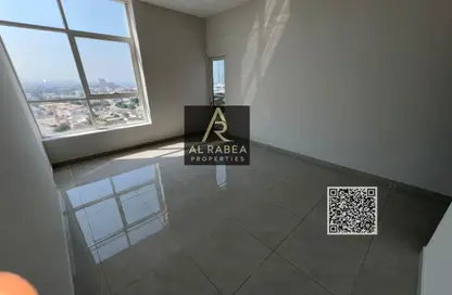 Apartment - 1 Bedroom - 2 Bathrooms for rent in Corniche Tower - Ajman Corniche Road - Ajman