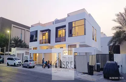 Villa - 6 Bedrooms - 7 Bathrooms for rent in Jumeirah 1 - Jumeirah - Dubai