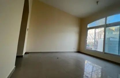 Apartment - Studio - 1 Bathroom for rent in Al Mushrif Villas - Al Mushrif - Abu Dhabi