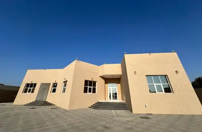 فيلا - 5 غرف نوم - 4 حمامات للايجار في الرفاع - رأس الخيمة