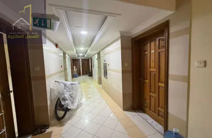 عمارة بالكامل - 8 غرف نوم - 8 حمامات للبيع في المجرة - الشرق - الشارقة