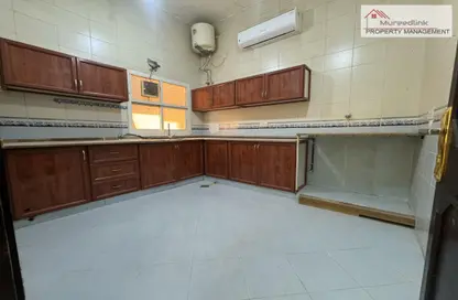 شقة - 2 غرف نوم - 2 حمامات للايجار في بناية المرور - شارع سلطان بن زايد الاول - منطقة المرور - أبوظبي