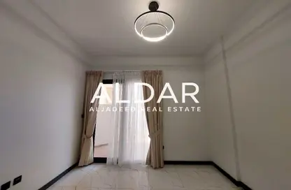 شقة - غرفة نوم - 2 حمامات للايجار في برج روكان B - برج روكان - روكان - دبي لاند - دبي