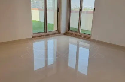 شقة - 2 غرف نوم - 3 حمامات للايجار في البرج الأسباني - مدينة دبي الرياضية - دبي