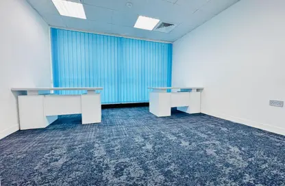 مكتب - استوديو - 2 حمامات للايجار في برج الإمارات - شارع حمدان - أبوظبي