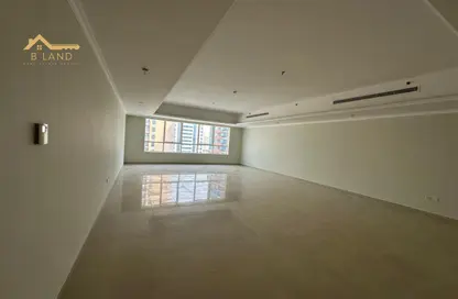 Apartment - 4 Bedrooms - 4 Bathrooms for rent in Al Khan Corniche - Al Khan - Sharjah