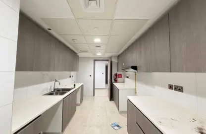 شقة - 3 غرف نوم - 4 حمامات للايجار في P-2716 - شاطئ الراحة - أبوظبي