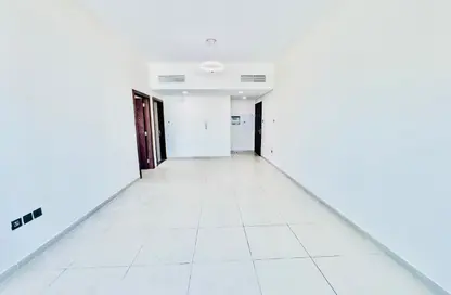 Apartment - 2 Bedrooms - 3 Bathrooms for rent in Jumeirah Garden City - Al Satwa - Dubai