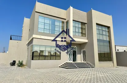 فيلا - 5 غرف نوم - 6 حمامات للايجار في الرفاع - رأس الخيمة