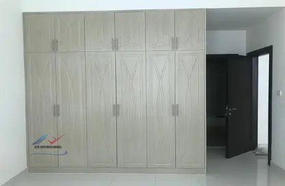 شقة - 2 غرف نوم - 3 حمامات للايجار في برج مكتب - البرشاء 1 - البرشاء - دبي