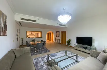 Apartment - 2 Bedrooms - 3 Bathrooms for rent in Al Anbara - Shoreline Apartments - Palm Jumeirah - Dubai