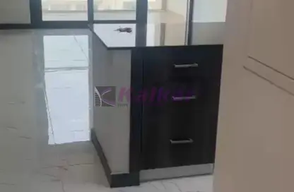 شقة - غرفة نوم - 2 حمامات للايجار في برج روكان B - برج روكان - دبي لاند - دبي