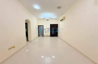 شقة - 3 غرف نوم - 3 حمامات للايجار في الغيل - المطارد - العين