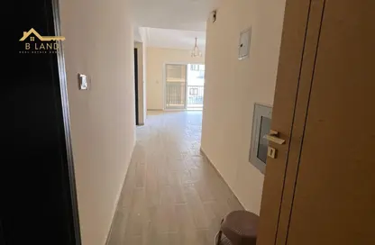 شقة - غرفة نوم - 2 حمامات للايجار في الثاني مويلح - تجارية مويلح - الشارقة شقة - غرفة نوم - 2 حمامات للايجار في الثاني مويلح - تجارية مويلح - الشارقة