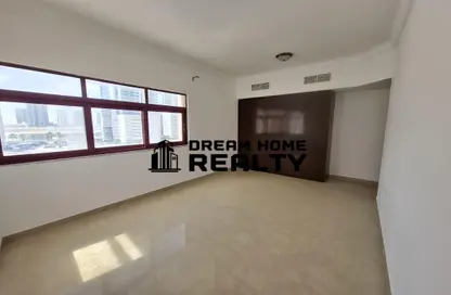 Apartment - 2 Bedrooms - 2 Bathrooms for rent in Al Khan - Sharjah