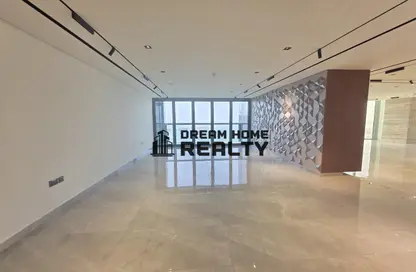 شقة - 5 غرف نوم - 7 حمامات للايجار في برج ماجيستيك - شارع التعاون - التعاون - الشارقة