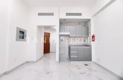 Apartment - Studio - 1 Bathroom for rent in Carrera Building - Al Karama - Dubai