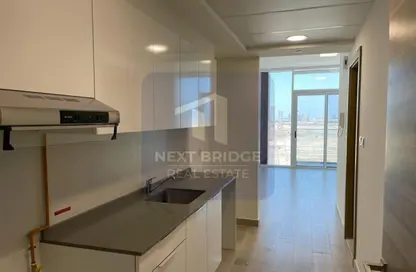 Apartment - Studio - 1 Bathroom for rent in Bloom Towers B - Bloom Towers - Jumeirah Village Circle - Dubai