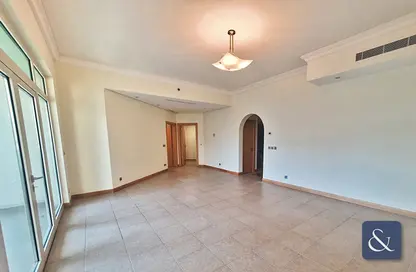 Empty Room image for: Apartment - 2 Bedrooms - 2 Bathrooms for rent in Al Khudrawi - Shoreline Apartments - Palm Jumeirah - Dubai, Image 1