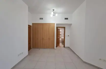 عمارة بالكامل - 8 غرف نوم - 8 حمامات للبيع في القليعة - الشرق - الشارقة