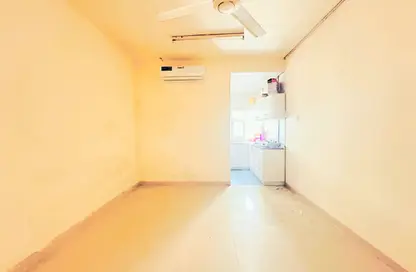 Apartment - Studio - 1 Bathroom for rent in Fire Station Road - Muwaileh - Sharjah