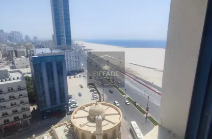 شقة - غرفة نوم - 2 حمامات للايجار في مساكن كورنيش عجمان - طريق كورنيش عجمان - عجمان