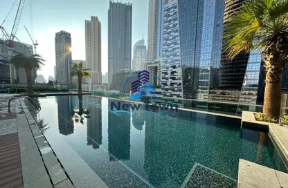 صورة لـ حوض سباحة شقة - غرفة نوم - 2 حمامات للايجار في برج أبر كريست - دبي وسط المدينة - دبي ، صورة رقم 1