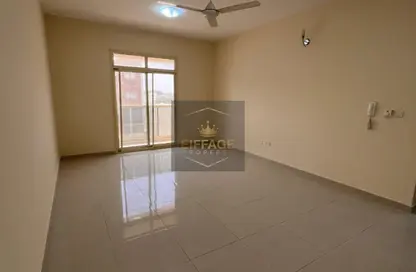 شقة - 2 غرف نوم - 3 حمامات للايجار في 2 المويهات - المويهات - عجمان