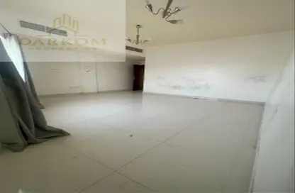 شقة - 2 غرف نوم - 2 حمامات للايجار في بناية النافورة 1 - 2  الروضة - الروضة - عجمان