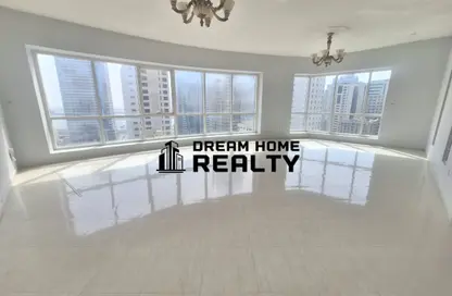 Apartment - 2 Bedrooms - 3 Bathrooms for rent in Palm Towers - Al Majaz - Sharjah