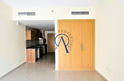 شقة - 1 حمام للايجار في May ريزيدنس 3 - ماي رزدنس - الضاحية 10 - قرية الجميرا سركل - دبي