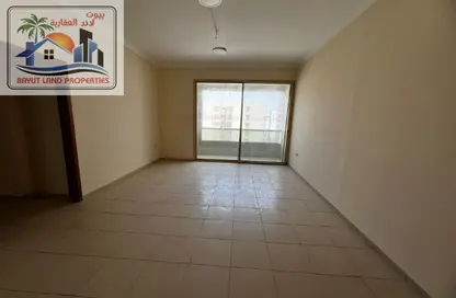 Apartment - 2 Bedrooms - 2 Bathrooms for rent in Al Qulaya'ah - Al Sharq - Sharjah