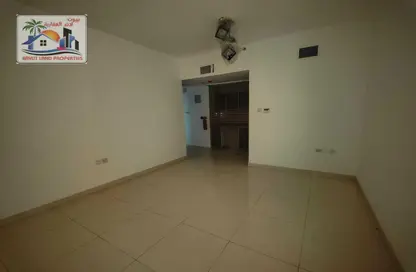 شقة - 1 حمام للايجار في بناء النباعة - النبعة - الشرق - الشارقة