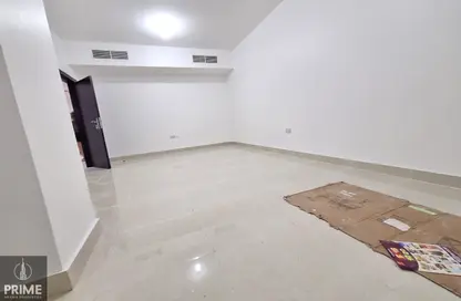 Apartment - 2 Bedrooms - 2 Bathrooms for rent in Madinat Zayed (Bida Zayed) - Abu Dhabi
