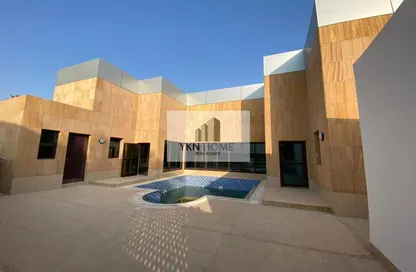 Villa - 3 Bedrooms - 4 Bathrooms for rent in Khalidiya Village - Al Khalidiya - Abu Dhabi