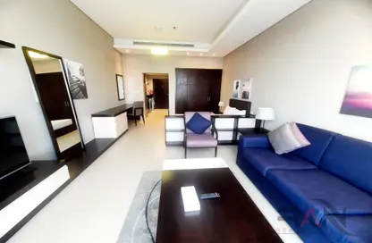 Living / Dining Room image for: Apartment - 1 Bedroom - 2 Bathrooms for rent in Bay Tower - Corniche Road - Abu Dhabi, Image 1