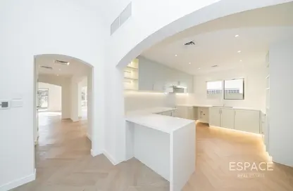 Villa - 3 Bedrooms - 2 Bathrooms for rent in Meadows 1 - Meadows - Dubai