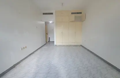 Apartment - 2 Bedrooms - 2 Bathrooms for rent in Lafzaeyya Tower - Khalifa Street - Abu Dhabi