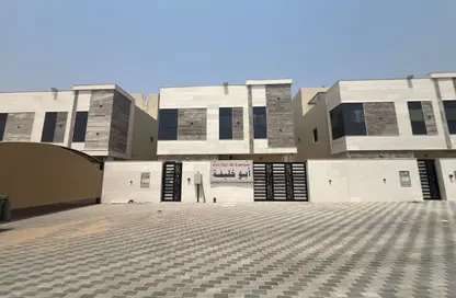 فيلا - 5 غرف نوم - 7 حمامات للايجار في الحليو 2 - الحليو - عجمان