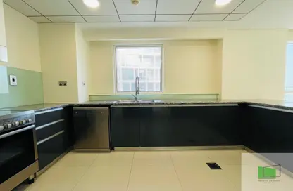 Apartment - 3 Bedrooms - 4 Bathrooms for rent in Al Marasy - Al Bateen - Abu Dhabi