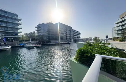 صالة عرض - استوديو - 2 حمامات للايجار في المراسي - البطين - أبوظبي