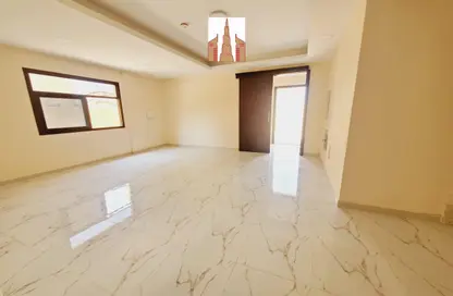 Villa - 5 Bedrooms - 5 Bathrooms for rent in Al Sabkha - Al Riqqa - Sharjah