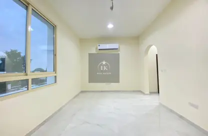 Apartment - 2 Bedrooms - 2 Bathrooms for rent in Al Khabisi - Al Ain