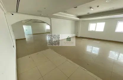 طابق كامل - استوديو - 8 حمامات للايجار في النعيمية - النعيمية - عجمان