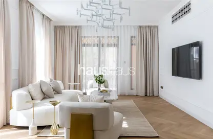 Living Room image for: Apartment - 2 Bedrooms - 3 Bathrooms for sale in Kamoon 3 - Kamoon - Old Town - Dubai, Image 1