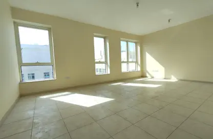 Empty Room image for: Apartment - 1 Bedroom - 2 Bathrooms for rent in Shabia - Mussafah - Abu Dhabi, Image 1