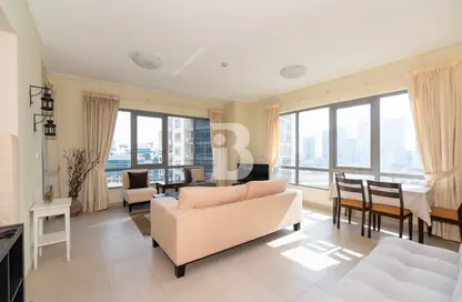 صورة لـ غرفة المعيشة / غرفة الطعام شقة - غرفة نوم - 2 حمامات للايجار في البرج الجنوبي 2 - الجناح الجنوبي - دبي وسط المدينة - دبي ، صورة رقم 1