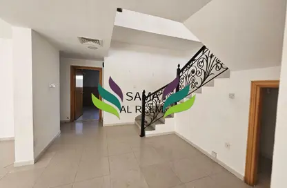 فيلا - 4 غرف نوم - 3 حمامات للايجار في فلل الجافلية - الجافلية - دبي