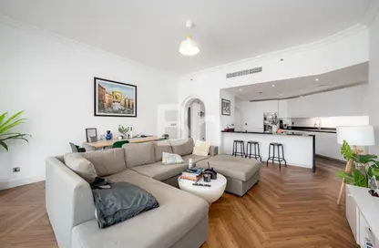 Apartment - 2 Bedrooms - 3 Bathrooms for rent in Al Anbara - Shoreline Apartments - Palm Jumeirah - Dubai