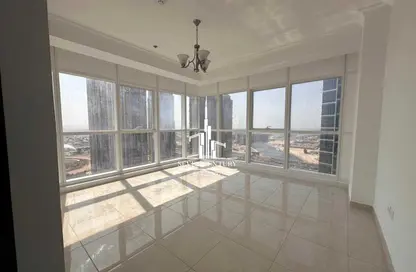 شقة - غرفة نوم - 2 حمامات للايجار في ذا كورت تاور - الخليج التجاري - دبي